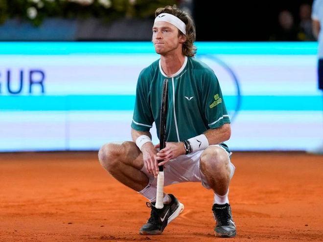 许多球迷为 许多球迷为